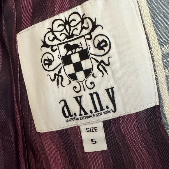 Perfect light blue with white stripes boys blazer size 5 (like new) - Picture 2 of 4